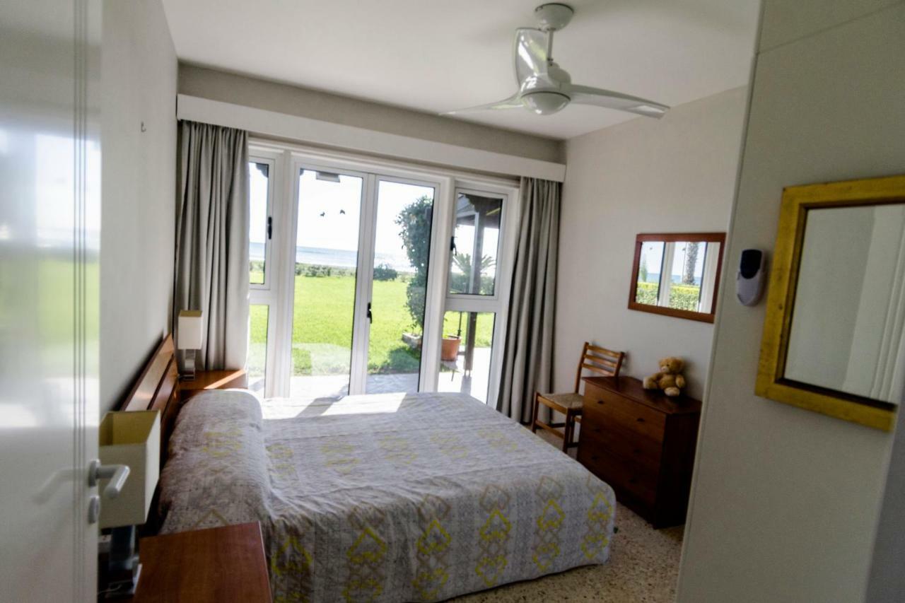 Blue Bay Beach House Larnaca Ngoại thất bức ảnh